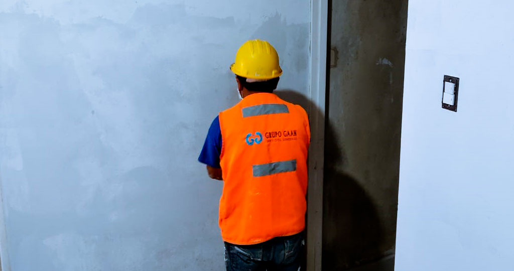 Empastado y corrección de superficies antes de pintar