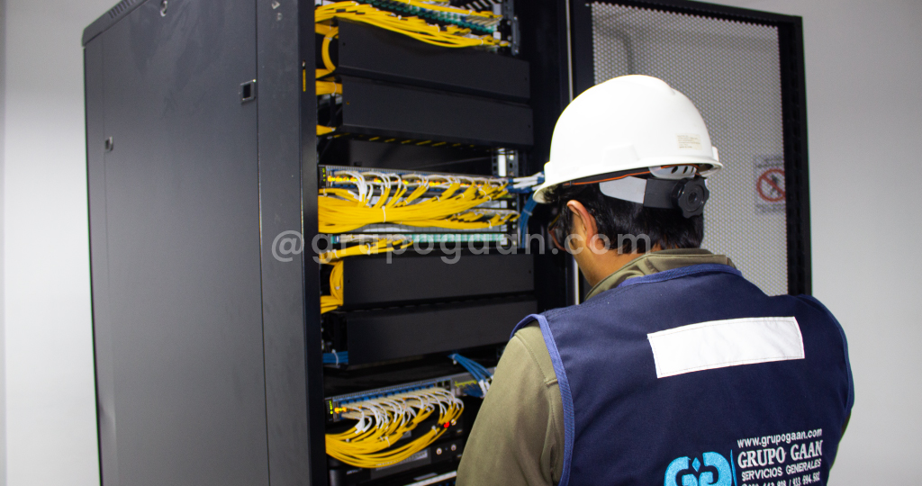 Centro de datos cableado de fibra óptica para sistema de videovigilancia - UNC Cajamarca - Grupo Gaan
