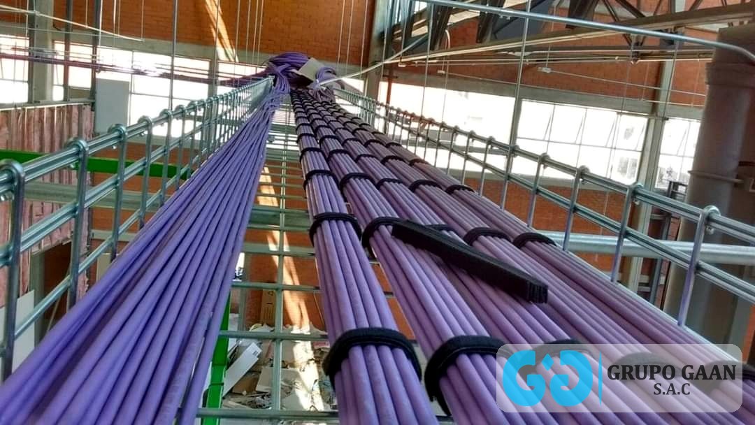 Bandeja de cableado estructurado e infraestructura de telecomunicaciones ejecutada por Grupo GAAN