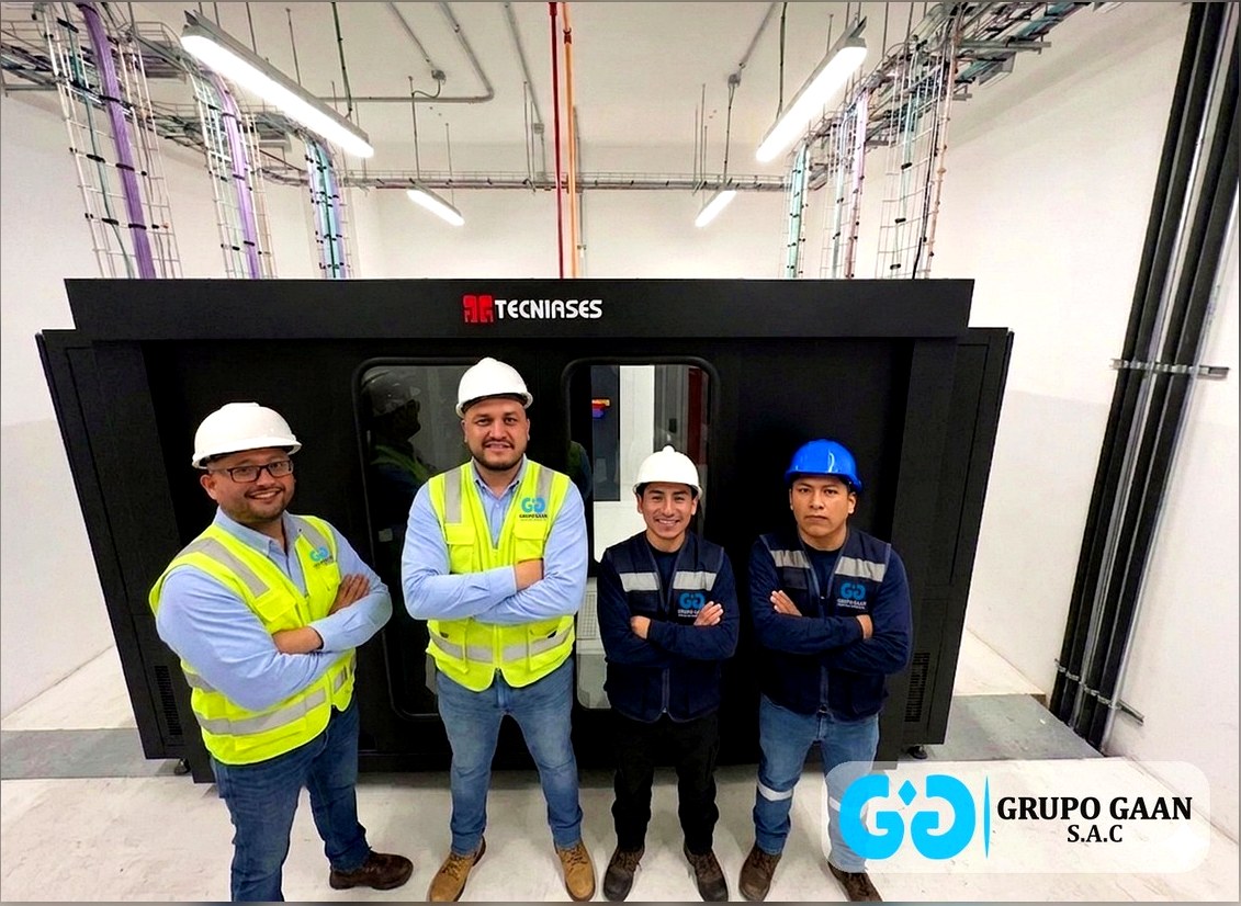 Equipo técnico de Grupo GAAN en campo para infraestructura tecnológica y data center empresarial