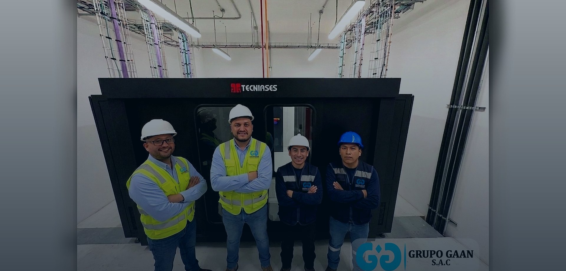 Equipo técnico de GRUPO GAAN en infraestructura empresarial